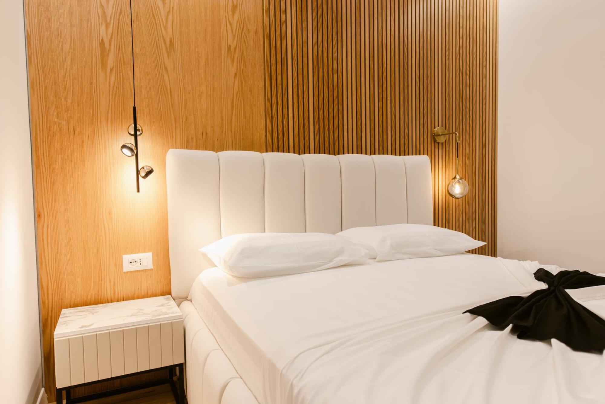 Hotel Olsi Sarandë Esterno foto